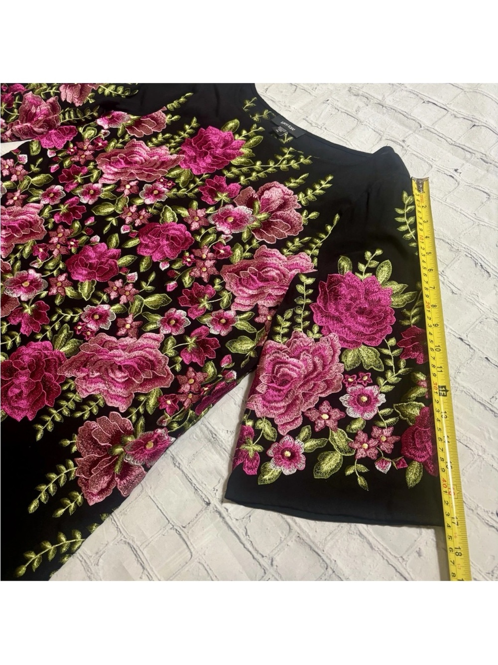 Karen Kane Black Pink Green Floral Embroidered 3/4 Sleeve Side Slits Tunic XL - Picture 9 of 12